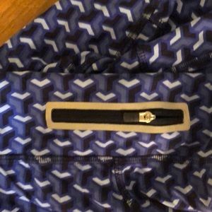 Tory Burch Pants - EUC Tory sport “T” patterned leggings size S Tory Burch Pants - EUC Tory sport “T” patterned leggings size S